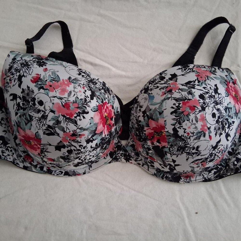 Torrid Curve floral and skull patterned bra, size 42C, white and black